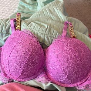 BRAND NEW NEVER WORN Size 38B Victoria's Secret Very Sexy Push Up Bra